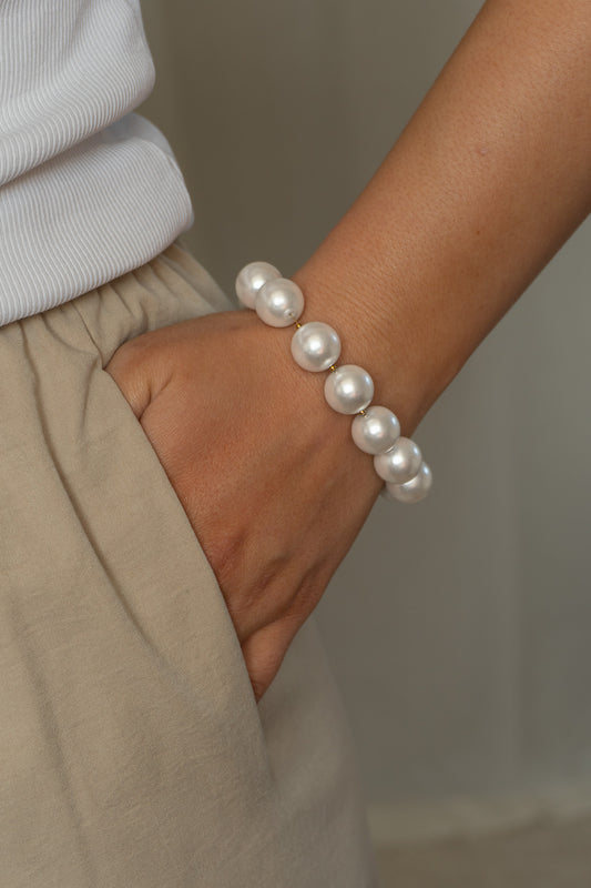Big pearls bracelet